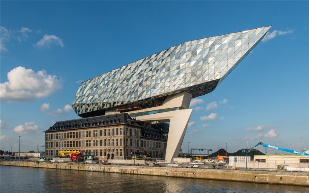 port-house-di-anversa-progettata-da-zaha-hadid-7