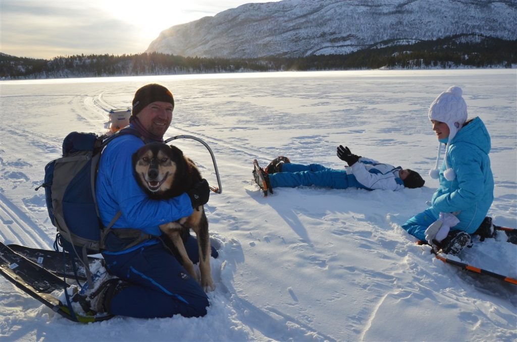 alta-norvegia-finnmark-escursione-con-le-ciaspole-sul-lago-ghiacciat8