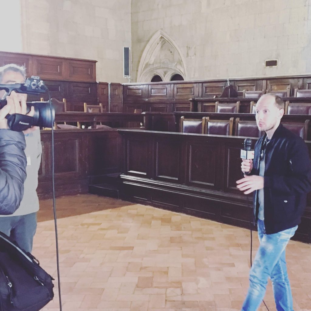 santo graal maschio angioino