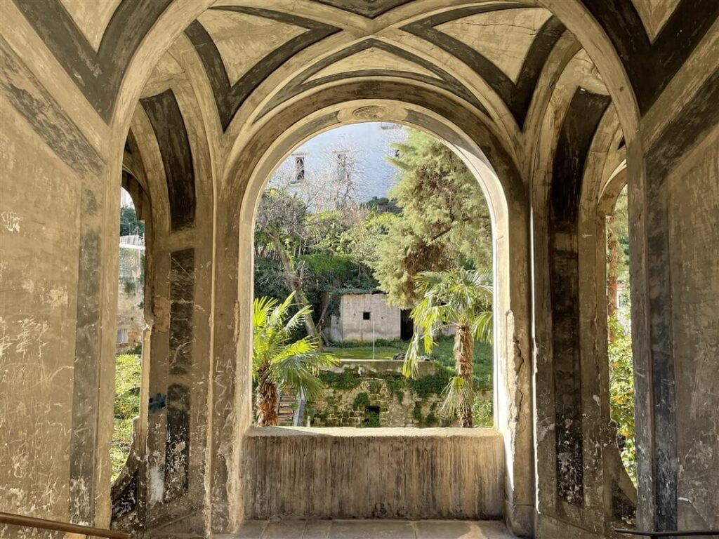 Palazzo Sanfelice nel rione Sanità di Napoli | World Trips